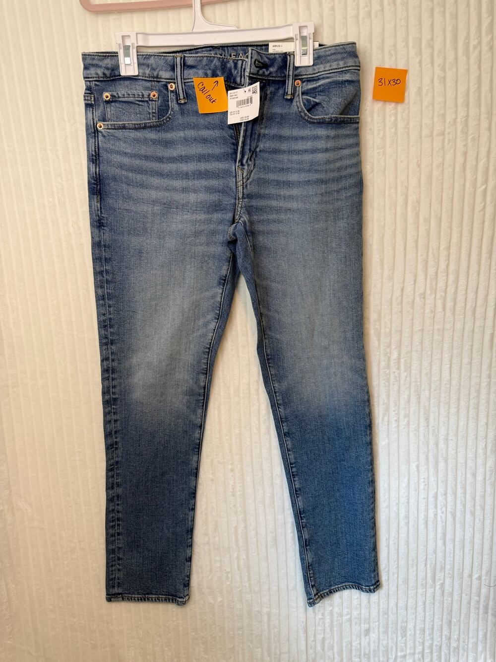 NWT with CALLOUT**missing button** AE Men’s jeans 31x30